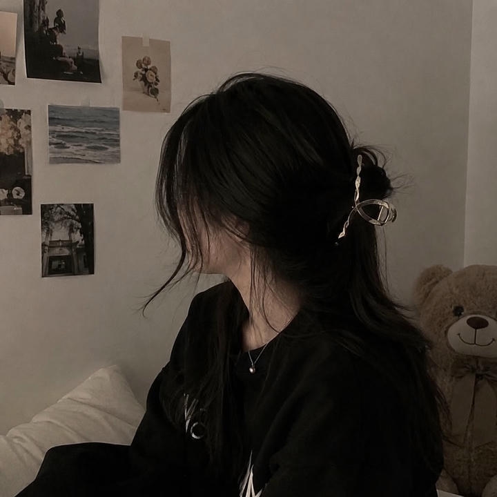 Hidden face WhatsApp DP for girls