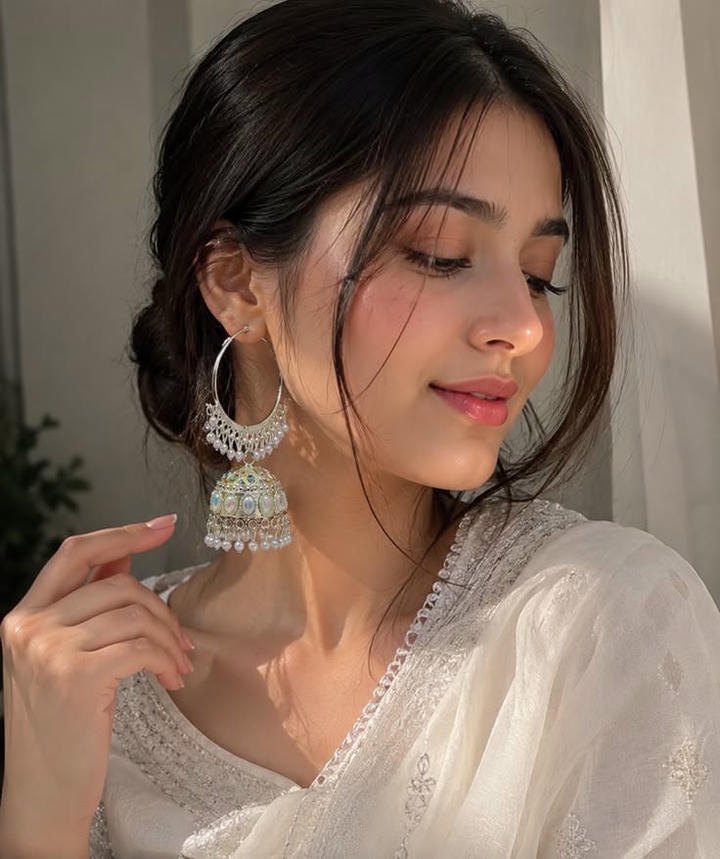 Stylish hidden face DP for girls