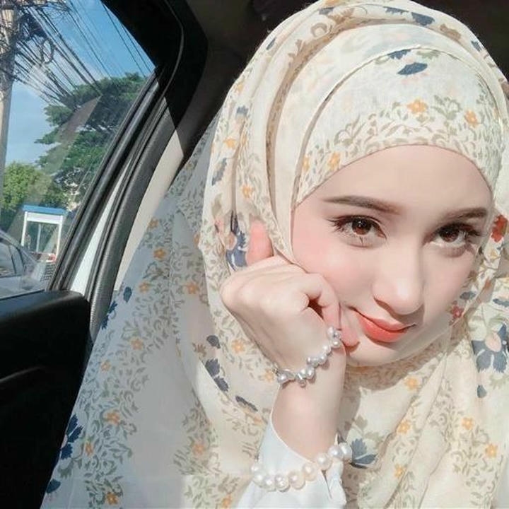 Trending Hijab girl DP