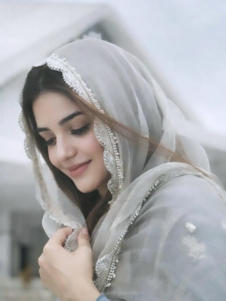 latest stylish Instagram Hijab DP
