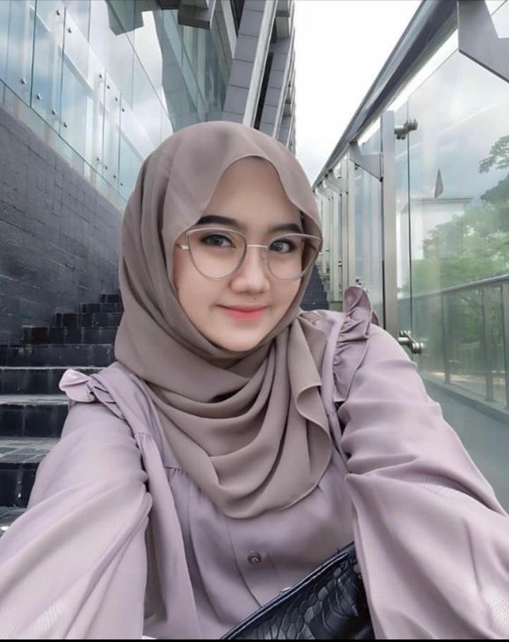 stylish Hijabi Instagram DP