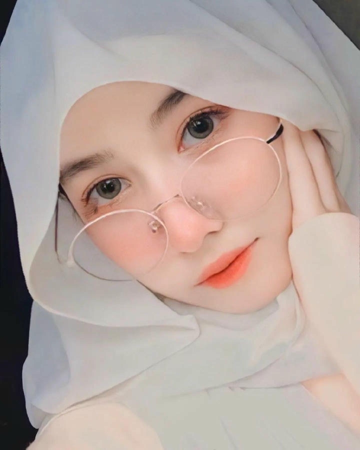 stylish Muslim Hijab DP Instagram