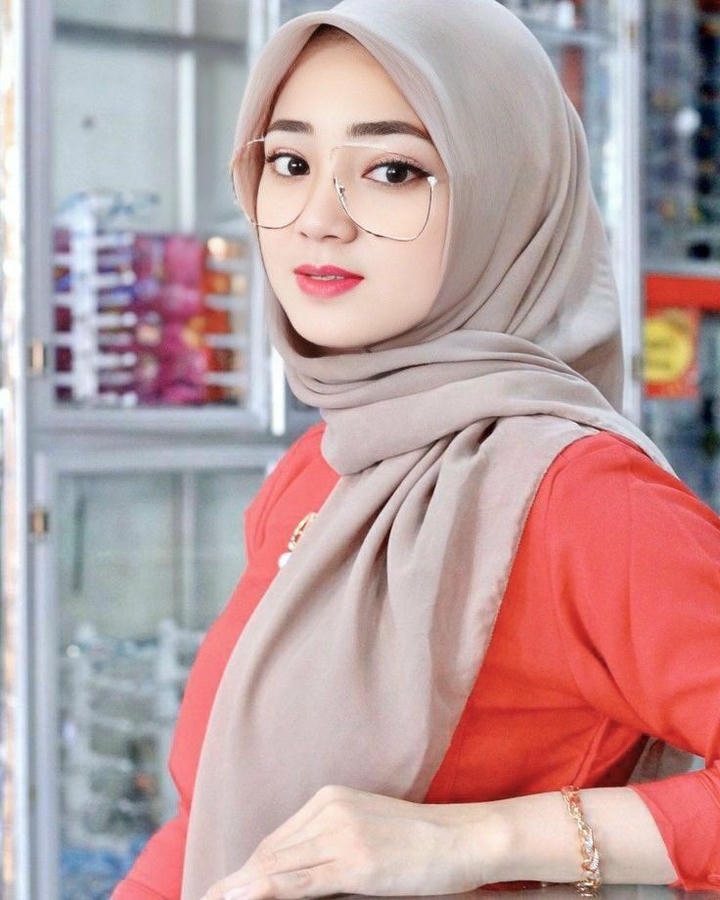 trendy stylish Instagram Hijab DP